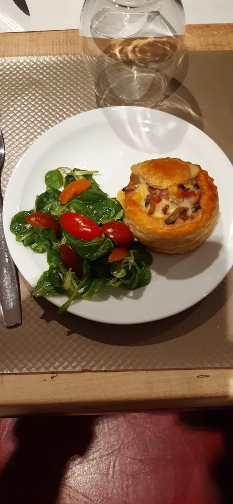 Bouchée À la Reine Et Petite Salade